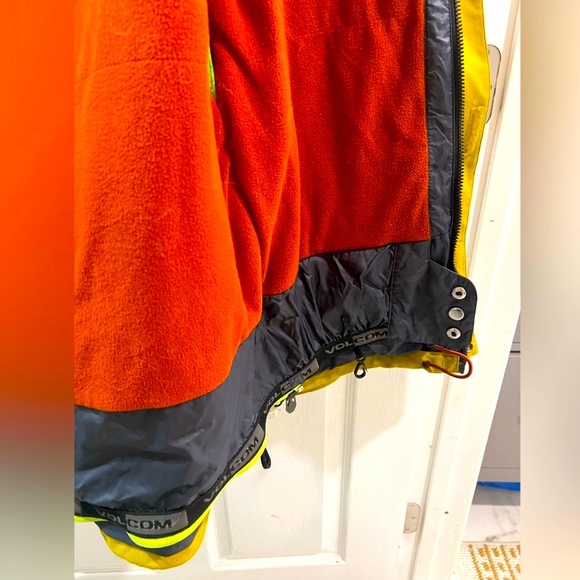 Men's VOLCOM 10k Snowboard jacket - Picture 11 of 11